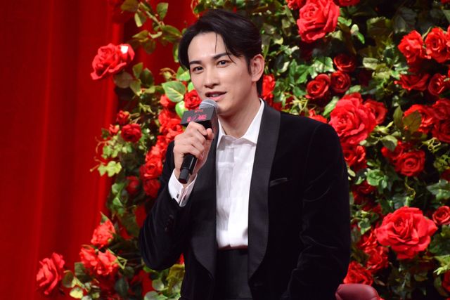 美しすぎる竹内涼真＆町田啓太、真赤なバラを背景に登場！Netflix映画『10DANCE』配信記念イベント（12枚目）