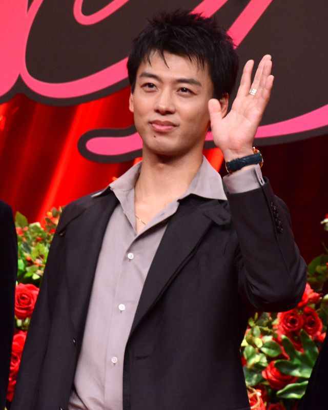 美しすぎる竹内涼真＆町田啓太、真赤なバラを背景に登場！Netflix映画『10DANCE』配信記念イベント（16枚目）