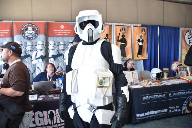 「進撃の巨人」にバットマンスーツ、豪華コスプレもたくさん！コミコン2015フォトギャラリー（5枚目）