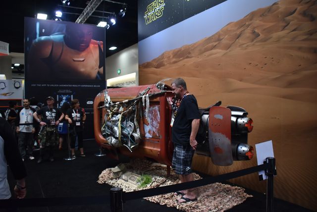 「進撃の巨人」にバットマンスーツ、豪華コスプレもたくさん！コミコン2015フォトギャラリー（52枚目）