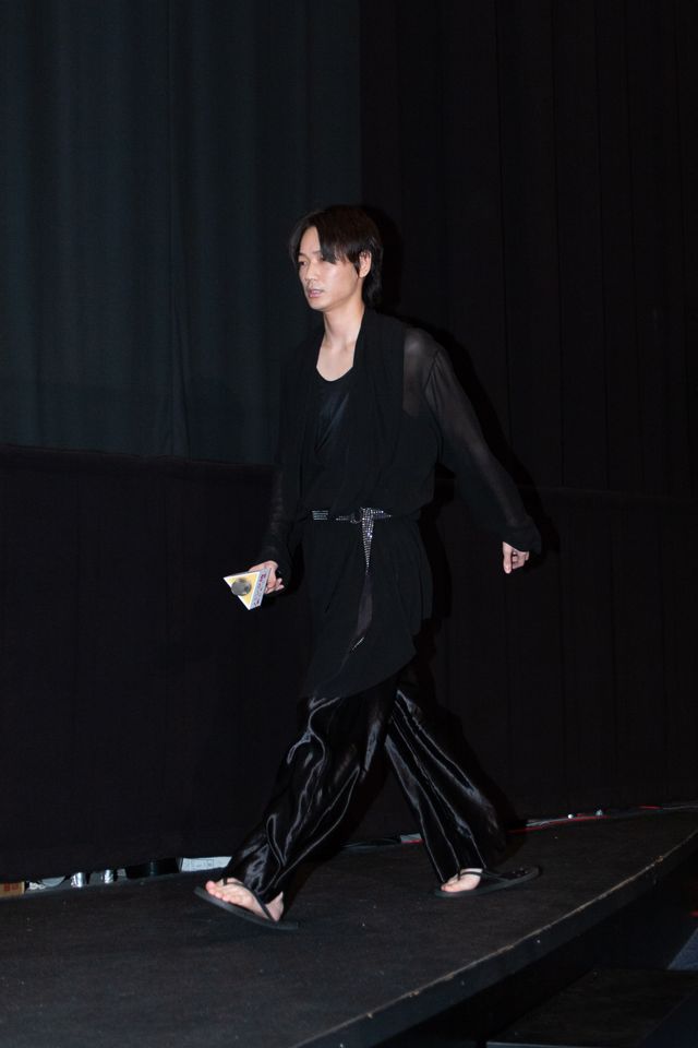 北川景子、キュートなワンピで綾野剛とともに登場！（5枚目）