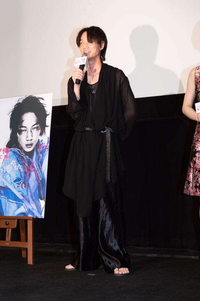 北川景子、キュートなワンピで綾野剛とともに登場！（9枚目）