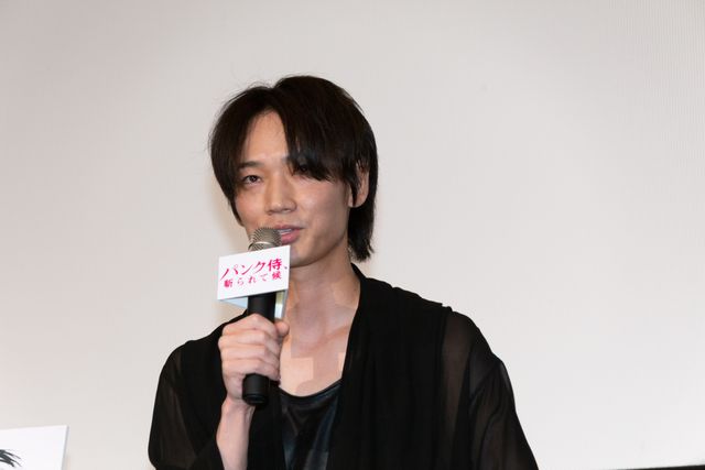 北川景子、キュートなワンピで綾野剛とともに登場！（12枚目）