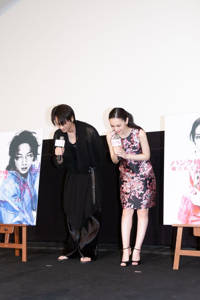 北川景子、キュートなワンピで綾野剛とともに登場！（13枚目）