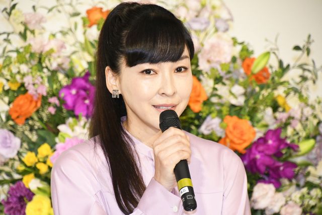 仲里依紗、ボディーラインくっきりのド派手ドレス姿！連続テレビ小説「おむすび」初週完成会見（11枚目）