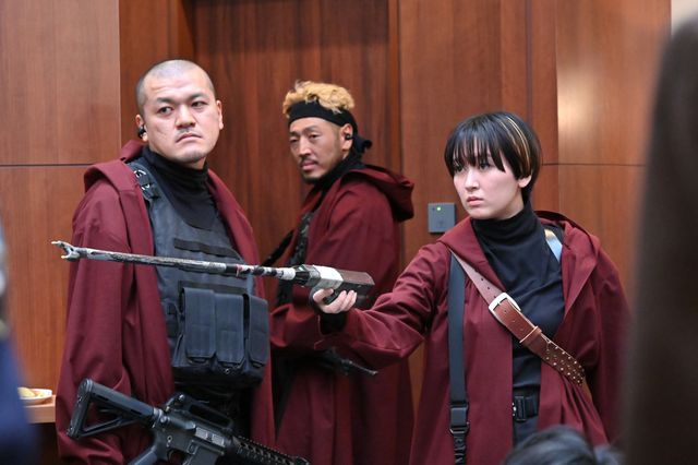 「新空港占拠」獣メンバー全員がマスクを外す！第5話場面写真（ネタバレあり）（3枚目）