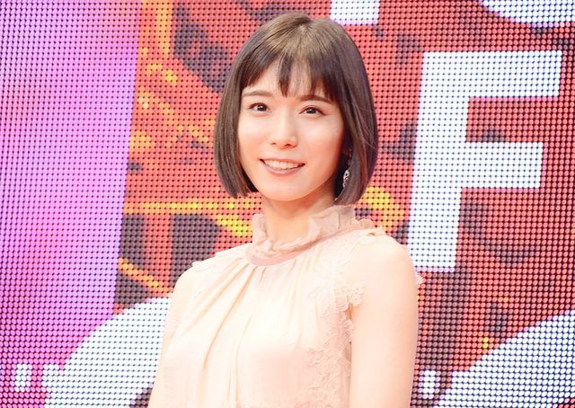 松岡茉優の華やかなドレス姿！第31回東京国際映画祭のオープニングイベント（2枚目）