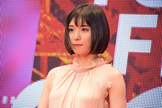 松岡茉優の華やかなドレス姿！第31回東京国際映画祭のオープニングイベント（4枚目）