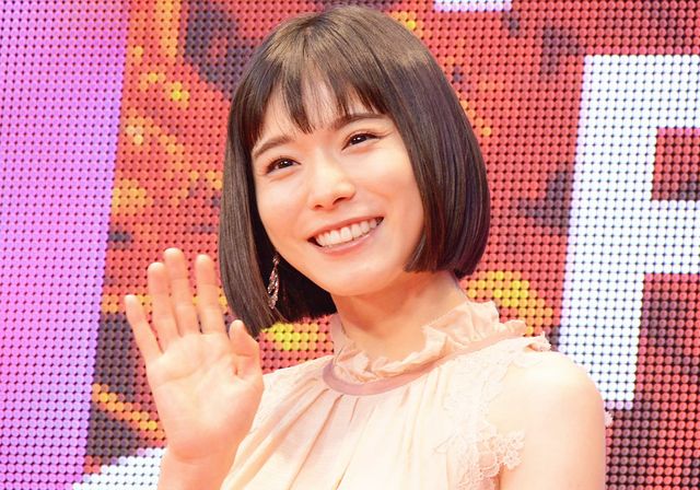 松岡茉優の華やかなドレス姿！第31回東京国際映画祭のオープニングイベント（7枚目）