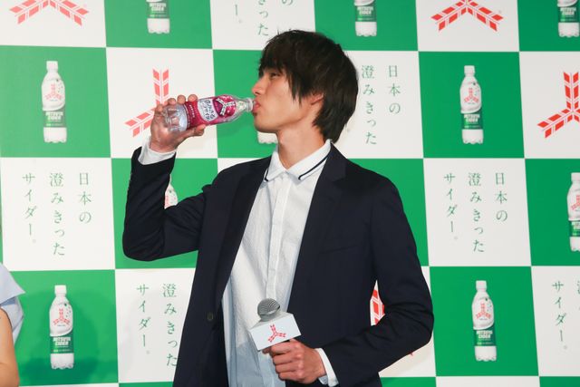 福士蒼汰と芳根京子が兄妹！高田純次は父親！三ツ矢サイダー新CMイベント写真ギャラリー（18枚目）