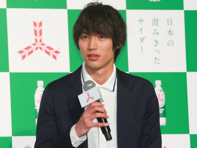 福士蒼汰と芳根京子が兄妹！高田純次は父親！三ツ矢サイダー新CMイベント写真ギャラリー（19枚目）