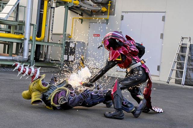 マイスがワシの新フォームに！「仮面ライダーマイス」第6話場面カット（4枚目）