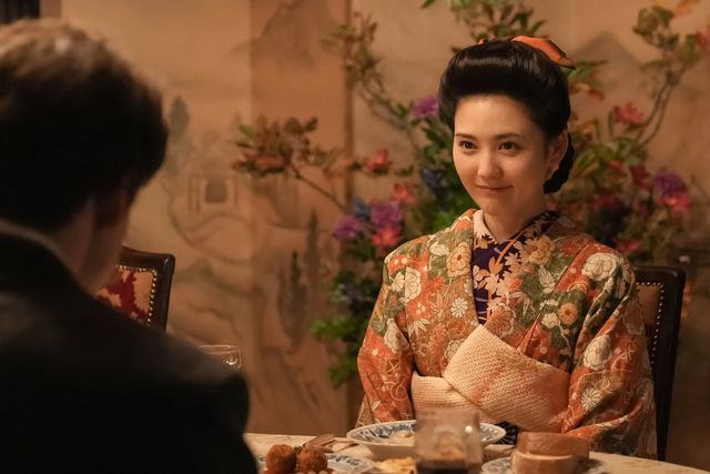 嬉しそうなリヨ（北香那）…朝ドラ「ばけばけ」第9週「スキップ、ト、ウグイス。」第42回：フォトギャラリー