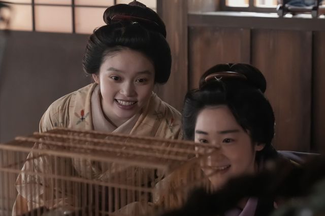 嬉しそうなリヨ（北香那）…朝ドラ「ばけばけ」第9週「スキップ、ト、ウグイス。」第42回（2枚目）