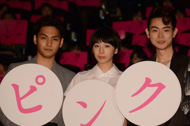 菅田将暉、中島裕翔をお父さん気分で激写！『ピンクとグレー』初日舞台あいさつ（7枚目）