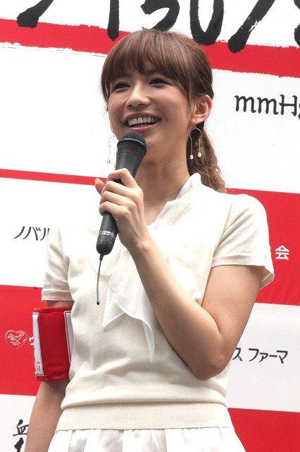 優木まおみの美脚がまぶしい！「ウデをまくろう、ニッポン!」啓発イベントフォトギャラリー（2枚目）