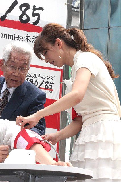 優木まおみの美脚がまぶしい！「ウデをまくろう、ニッポン!」啓発イベントフォトギャラリー（7枚目）