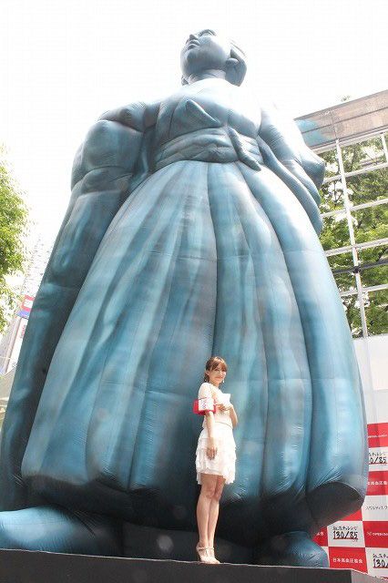 優木まおみの美脚がまぶしい！「ウデをまくろう、ニッポン!」啓発イベントフォトギャラリー（11枚目）