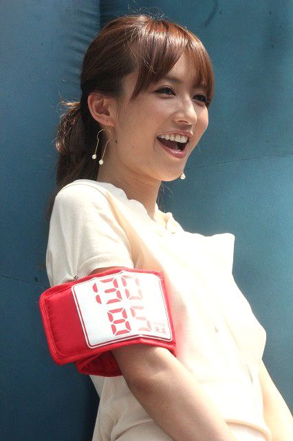 優木まおみの美脚がまぶしい！「ウデをまくろう、ニッポン!」啓発イベントフォトギャラリー（12枚目）