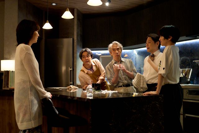 刑事役の杉野遥亮も話題！「しあわせな結婚」2話場面写真（11枚目）