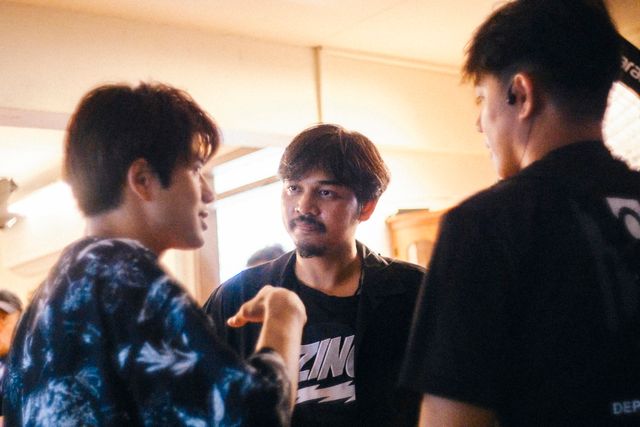 タイの撮影現場での様子を捉えた『(LOVE SONG)』メイキング写真（4枚目）