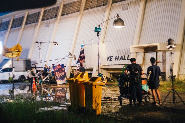 タイの撮影現場での様子を捉えた『(LOVE SONG)』メイキング写真（6枚目）