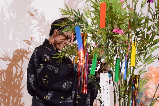 山下智久＆新木優子の美しい浴衣姿！短冊に願いを…『SEE HEAR LOVE』劇場公開初日舞台挨拶の様子（4枚目）