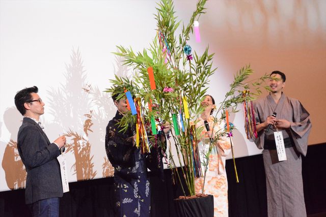 山下智久＆新木優子の美しい浴衣姿！短冊に願いを…『SEE HEAR LOVE』劇場公開初日舞台挨拶の様子（5枚目）