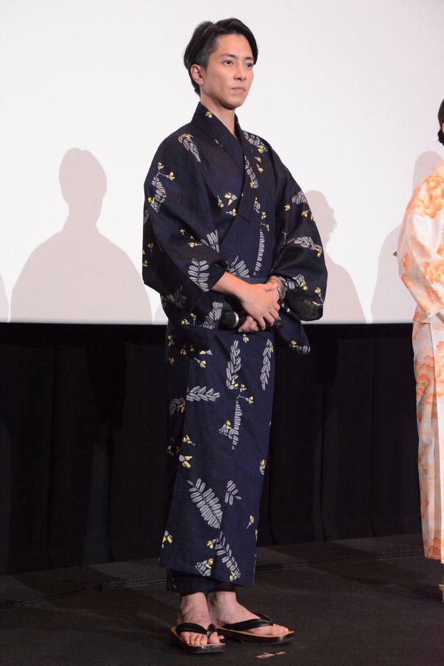 山下智久＆新木優子の美しい浴衣姿！短冊に願いを…『SEE HEAR LOVE』劇場公開初日舞台挨拶の様子（8枚目）