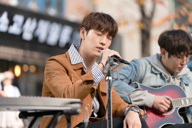 チェ・テジュンがハグ！ドラマ「だから俺はアンチと結婚した」場面カット（4枚目）