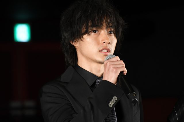 山崎賢人＆松岡茉優ら映画『劇場』完成を報告！（19枚目）