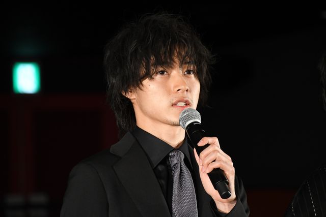 山崎賢人＆松岡茉優ら映画『劇場』完成を報告！（21枚目）