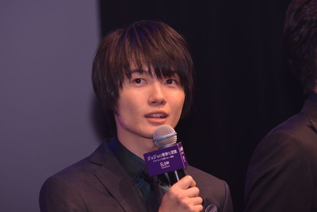 兄・形兆役の岡田将生に熱い視線を送る弟・億泰役の新田真剣佑ほか　『ジョジョの奇妙な冒険　ダイヤモンドは砕けない　第一章』ジャパンプレミア（2枚目）