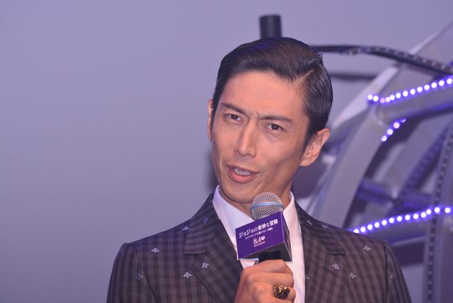 兄・形兆役の岡田将生に熱い視線を送る弟・億泰役の新田真剣佑ほか　『ジョジョの奇妙な冒険　ダイヤモンドは砕けない　第一章』ジャパンプレミア（6枚目）