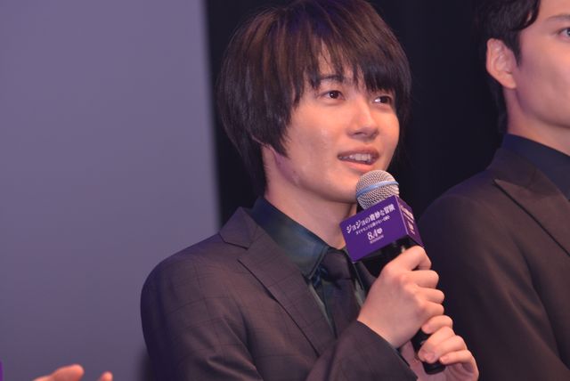 兄・形兆役の岡田将生に熱い視線を送る弟・億泰役の新田真剣佑ほか　『ジョジョの奇妙な冒険　ダイヤモンドは砕けない　第一章』ジャパンプレミア（15枚目）