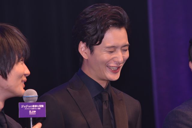 兄・形兆役の岡田将生に熱い視線を送る弟・億泰役の新田真剣佑ほか　『ジョジョの奇妙な冒険　ダイヤモンドは砕けない　第一章』ジャパンプレミア（17枚目）