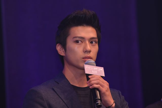 兄・形兆役の岡田将生に熱い視線を送る弟・億泰役の新田真剣佑ほか　『ジョジョの奇妙な冒険　ダイヤモンドは砕けない　第一章』ジャパンプレミア（19枚目）