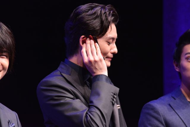 兄・形兆役の岡田将生に熱い視線を送る弟・億泰役の新田真剣佑ほか　『ジョジョの奇妙な冒険　ダイヤモンドは砕けない　第一章』ジャパンプレミア（20枚目）