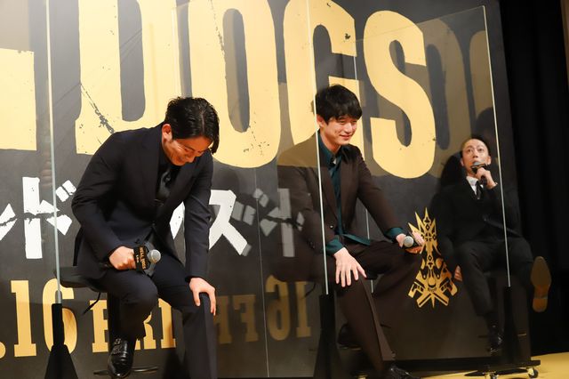 岡田准一、坂口健太郎、MIYAVIら豪華キャスト登壇！映画『ヘルドッグス』公開直前イベント（2枚目）