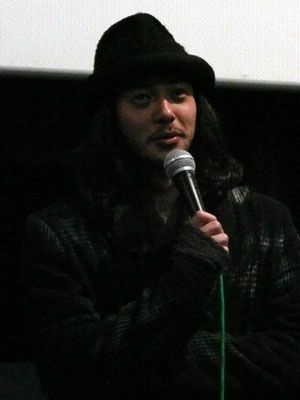『さくらな人たち』の監督、脚本、撮影、編集、音楽を手掛けた小田切譲（オダギリジョー）監督