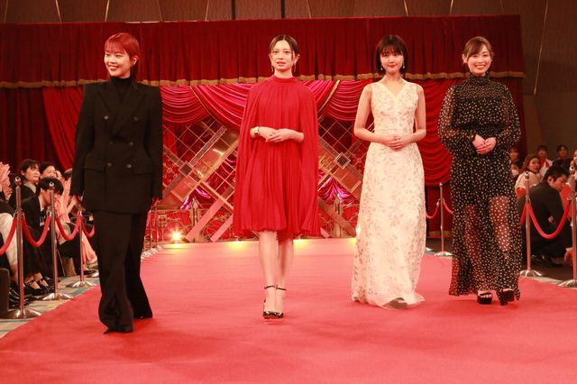 美しすぎる！浜辺美波、綾瀬はるか、上戸彩ら豪華女優陣のドレス姿（4枚目）