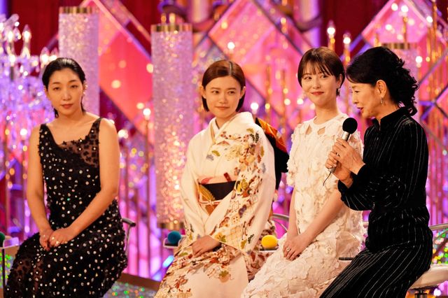 美しすぎる！浜辺美波、綾瀬はるか、上戸彩ら豪華女優陣のドレス姿（8枚目）