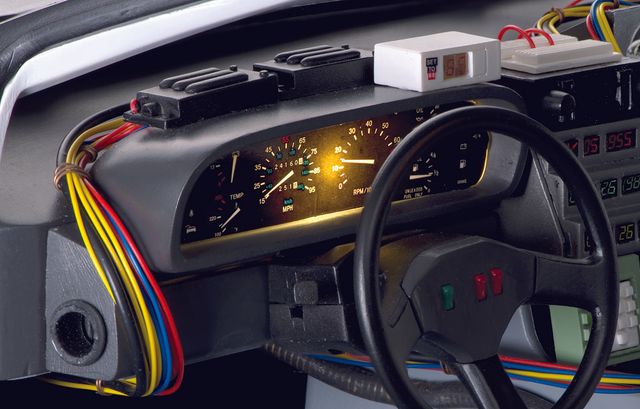 実際に乗ることはできないけど…欲しい！デロリアン1／8スケール【フォトギャラリー】（19枚目）