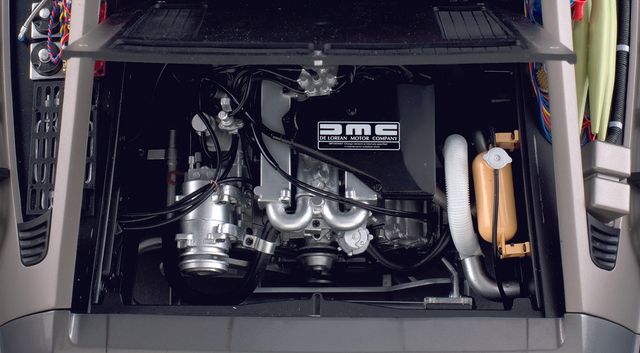 実際に乗ることはできないけど…欲しい！デロリアン1／8スケール【フォトギャラリー】（22枚目）