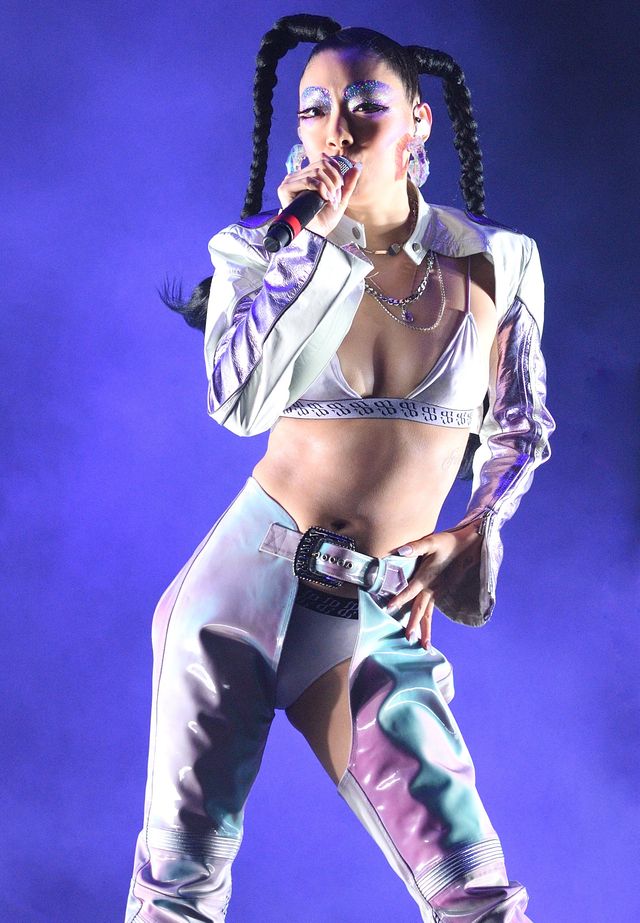 ロンドンで歌うリナ・サワヤマ
