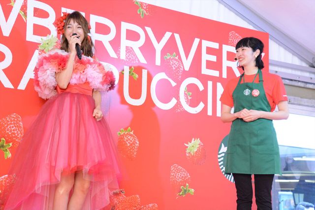 木下優樹菜、イチゴドレスで登場！　スターバックスコーヒージャパン「新作フラペチーノPRイベント」（6枚目）
