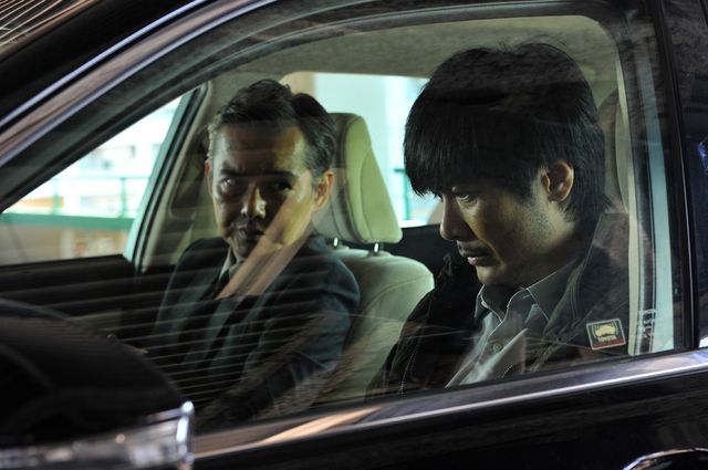 谷原章介の鋭いまなざし…「連続ドラマW 犯罪症候群 Season2」（3枚目）