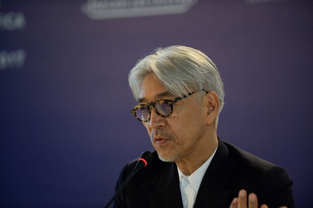 坂本龍一、ベネチア映画祭に登場！映画『Ryuichi Sakamoto: CODA』公式記者会見（4枚目）