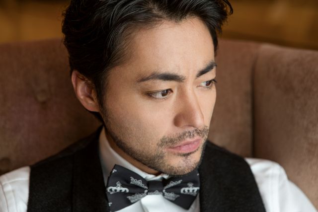 上から覗きこまれると…【山田孝之インタビューカット集】（2枚目）