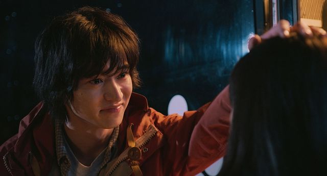 ほほ笑む山崎賢人が魅力的！映画『夏への扉　－キミのいる未来へ－』場面カット：フォトギャラリー